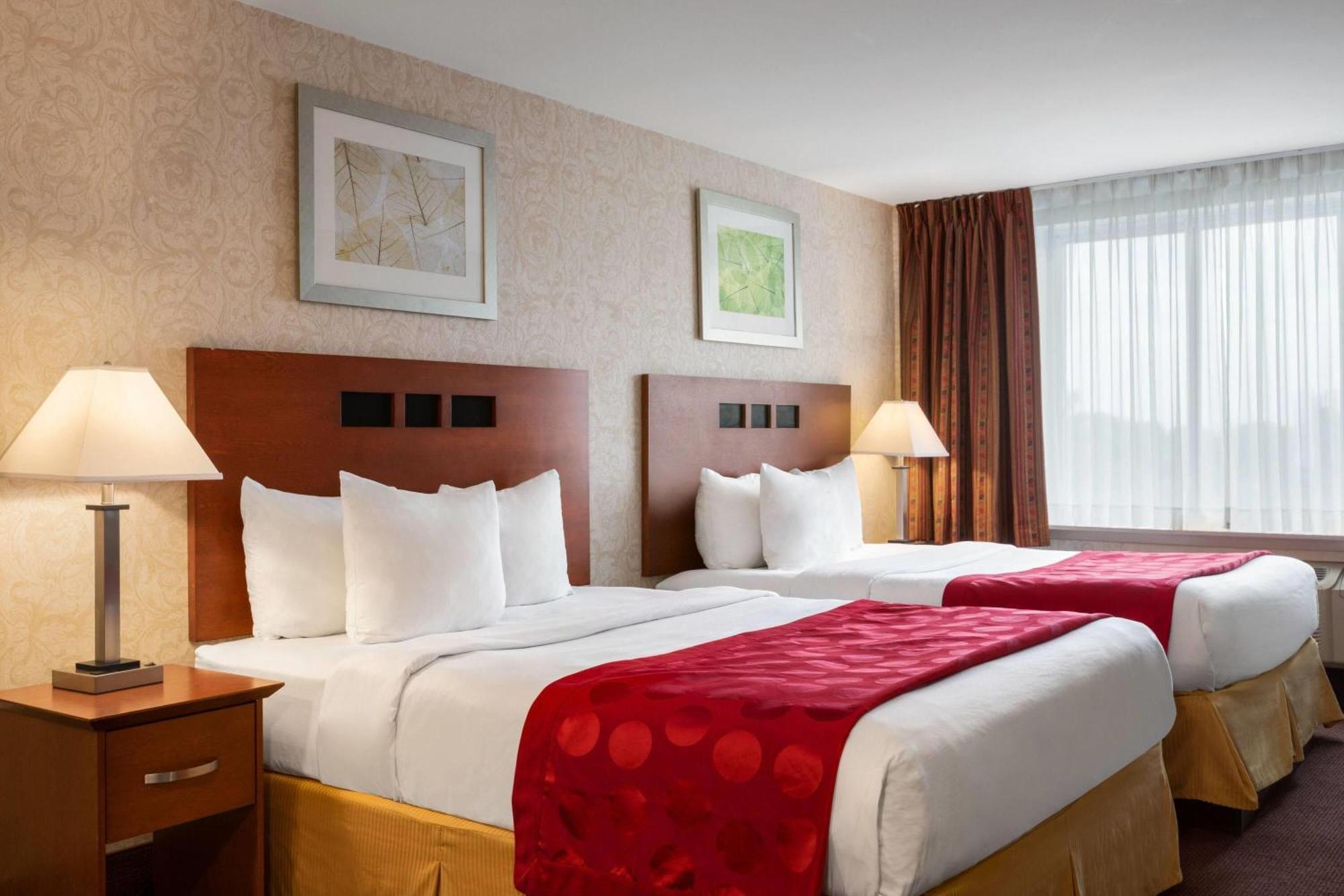 Ramada Plaza By Wyndham Montreal — Photos 2